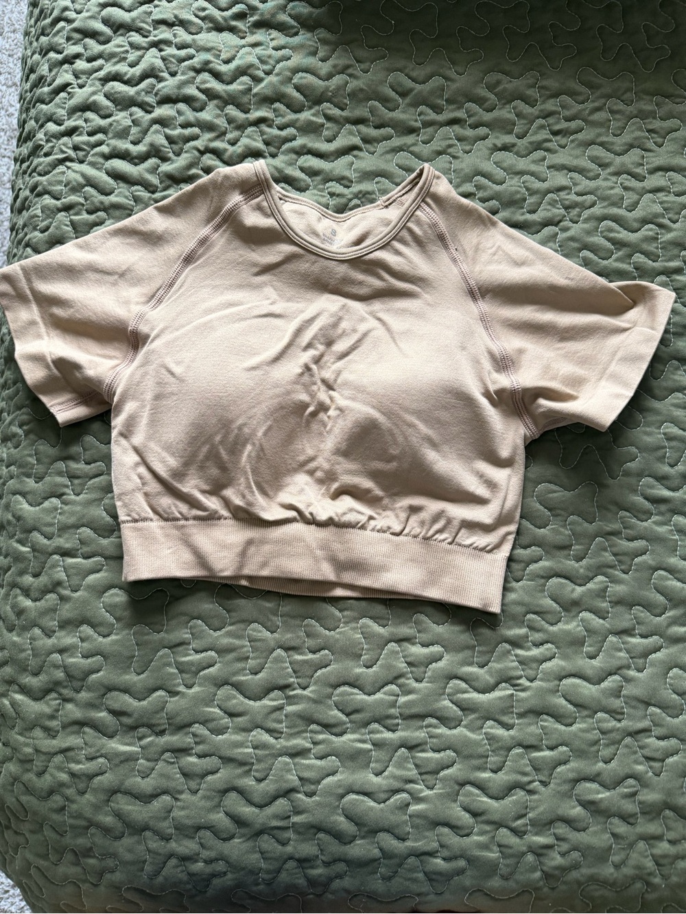 NVGTN Short Sleeve Cropped Sweat Top in Light Beige